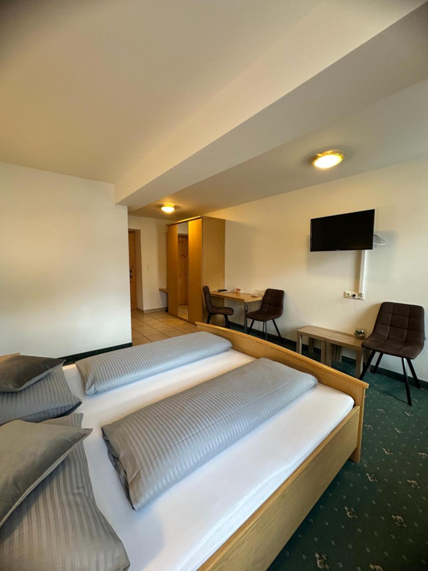 Bed and Breakfast Goldener Adler Scharnitz Exterior foto